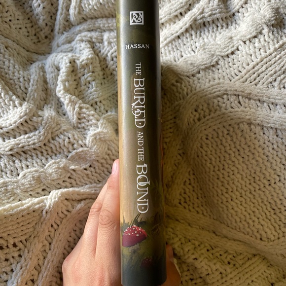 Owlcrate exclusive edition of “The Buried and the Bound” by Rochelle Hassan - Picture 2 of 6